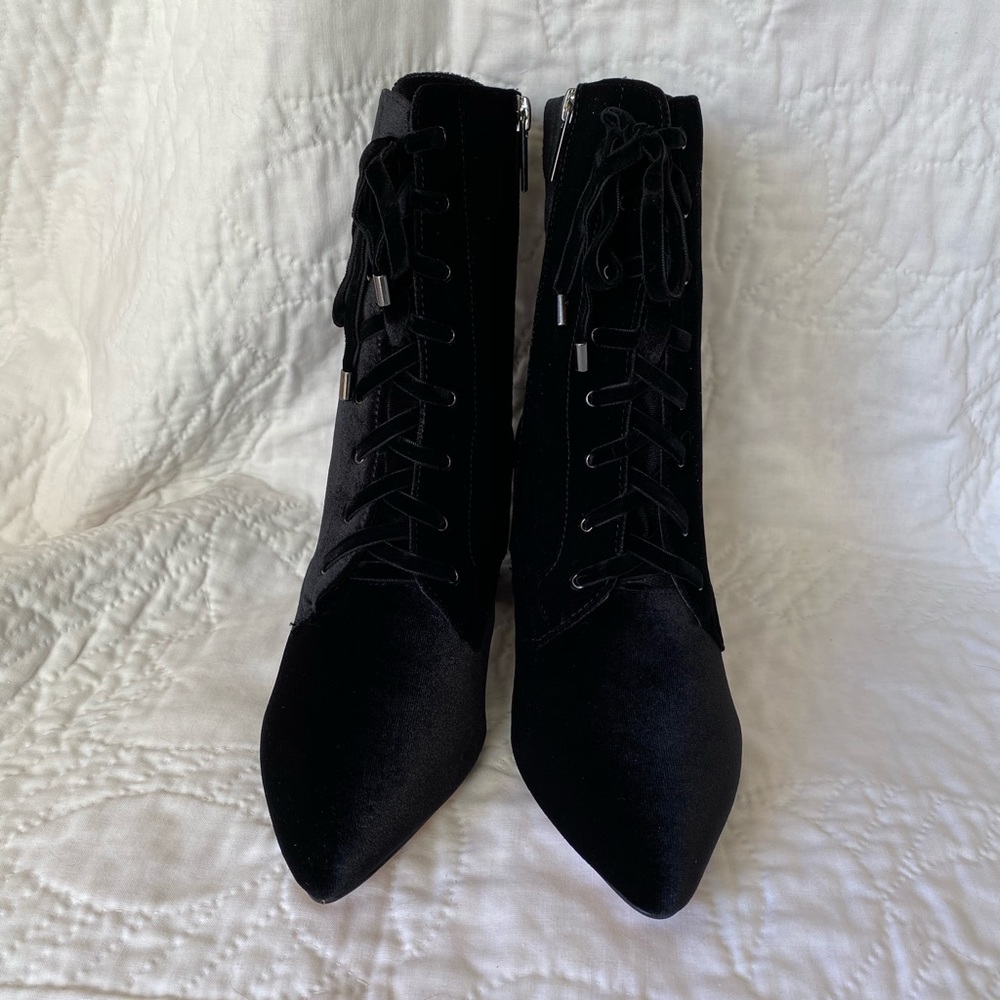 ComfortView Lace-Up Velvet-Like Boots Size 8 NWOT